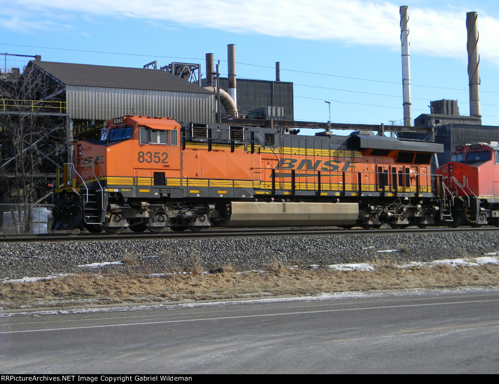 BNSF 8352 